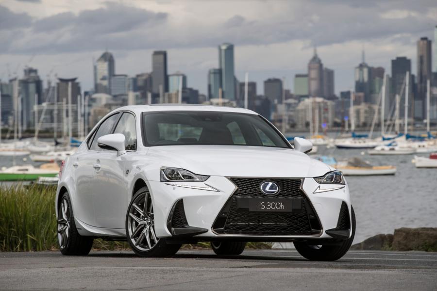  Lexus IS300h F-Sport 2016 года  (AU) (фото 2 из 6)